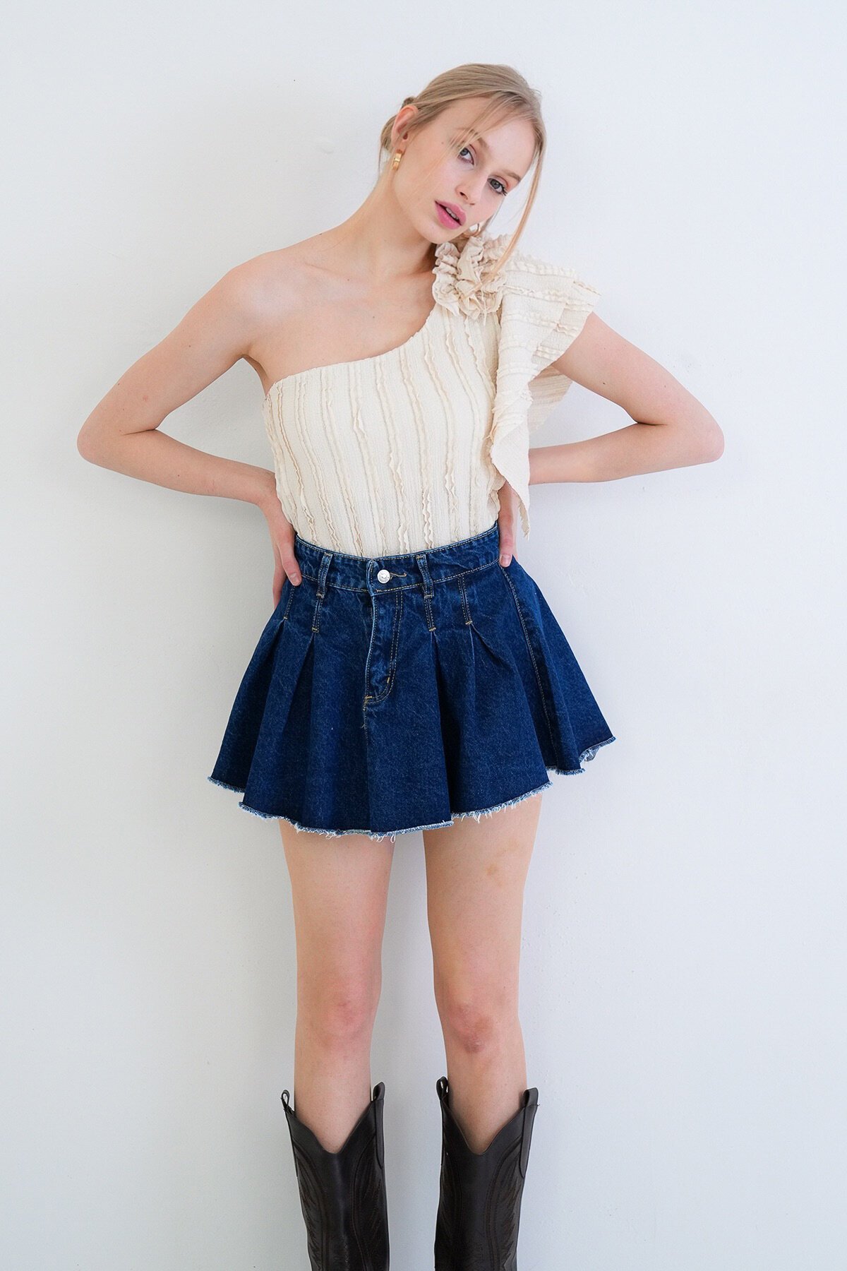 Tek Omuz Detaylı Fırfır Kumaş Bluz Bluz