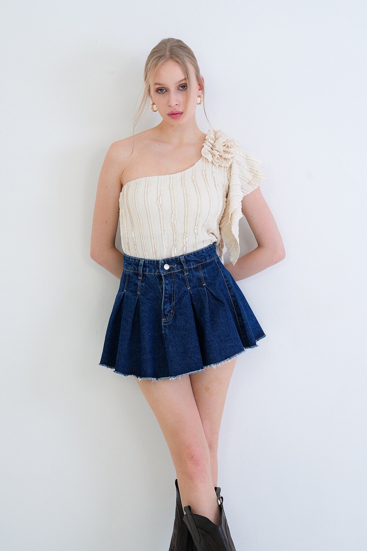 Tek Omuz Detaylı Fırfır Kumaş Bluz Bluz