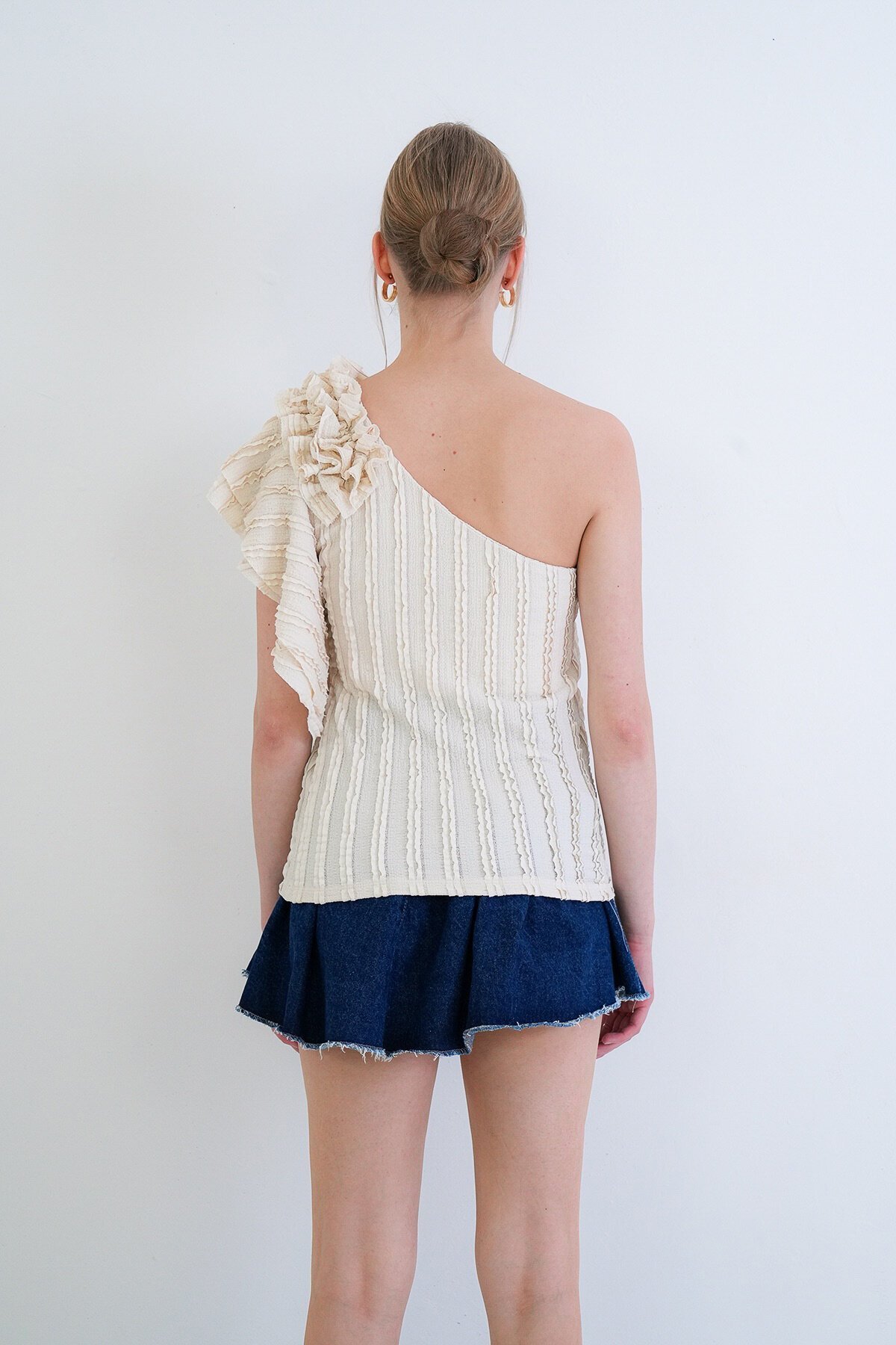 Tek Omuz Detaylı Fırfır Kumaş Bluz Bluz