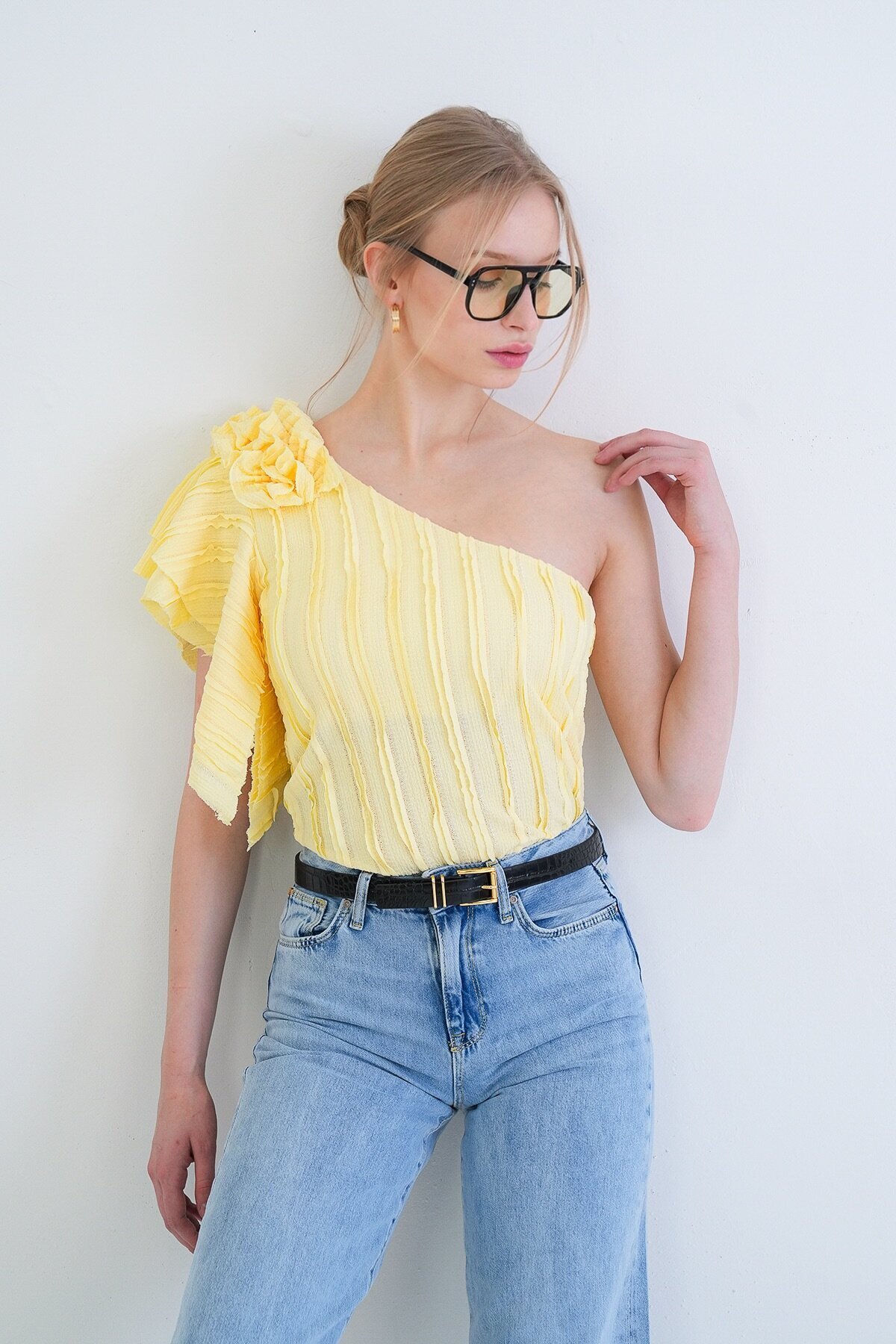 Tek Omuz Detaylı Fırfır Kumaş Bluz Bluz