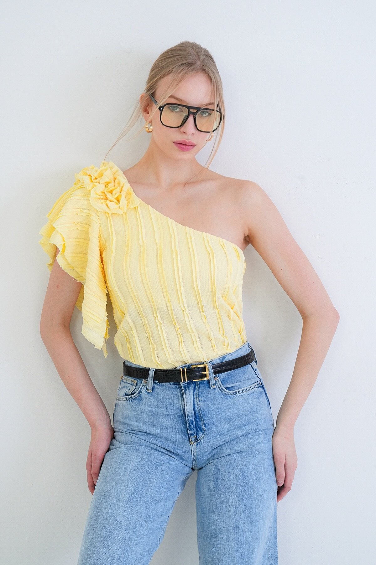 Tek Omuz Detaylı Fırfır Kumaş Bluz Bluz