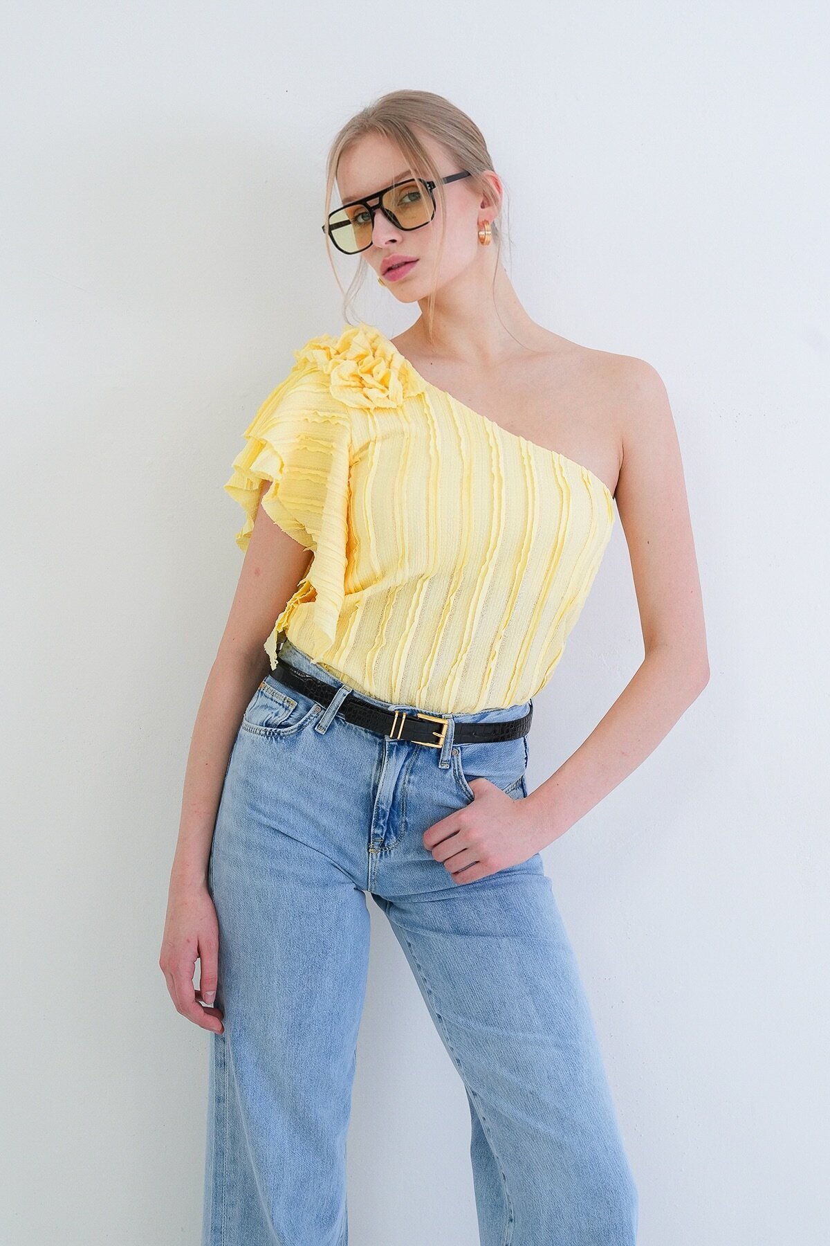 Tek Omuz Detaylı Fırfır Kumaş Bluz Bluz