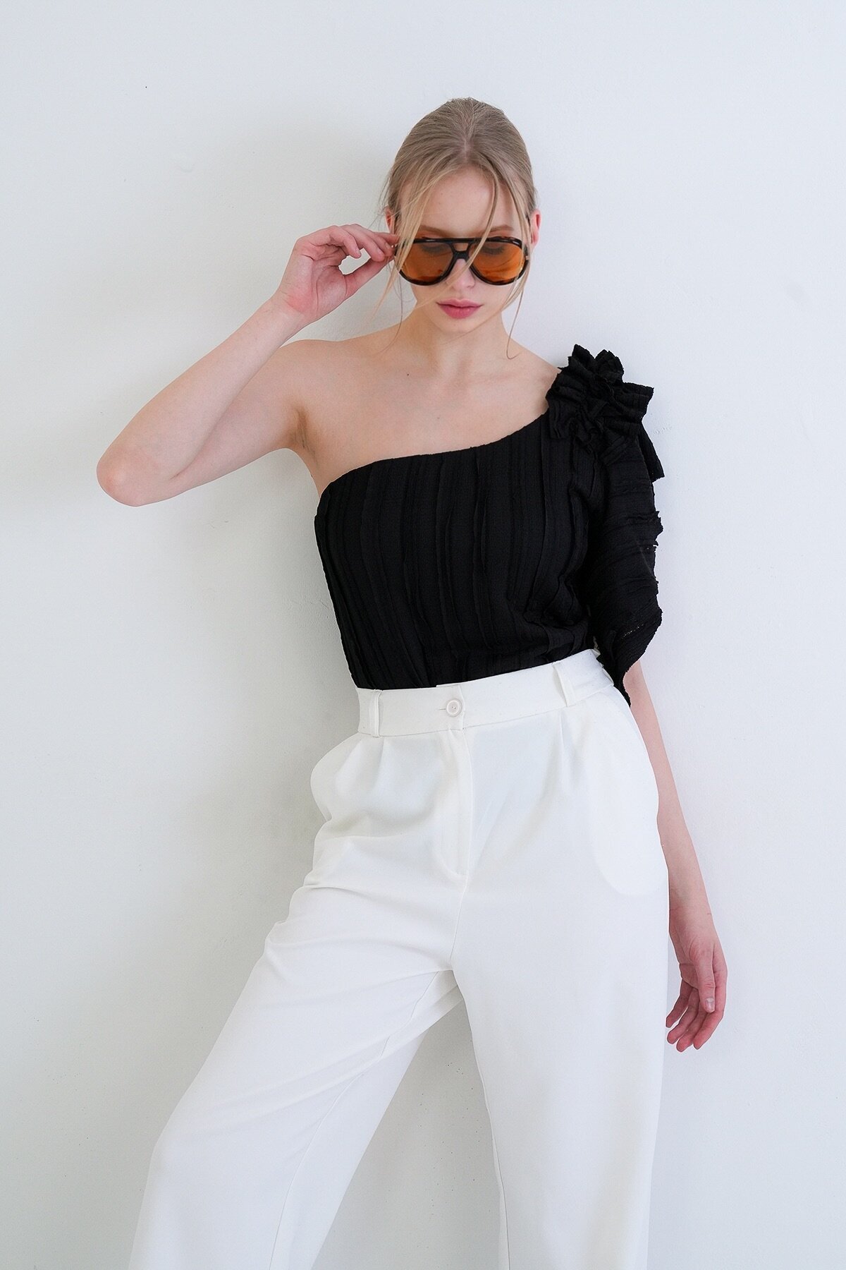 Tek Omuz Detaylı Fırfır Kumaş Bluz Bluz