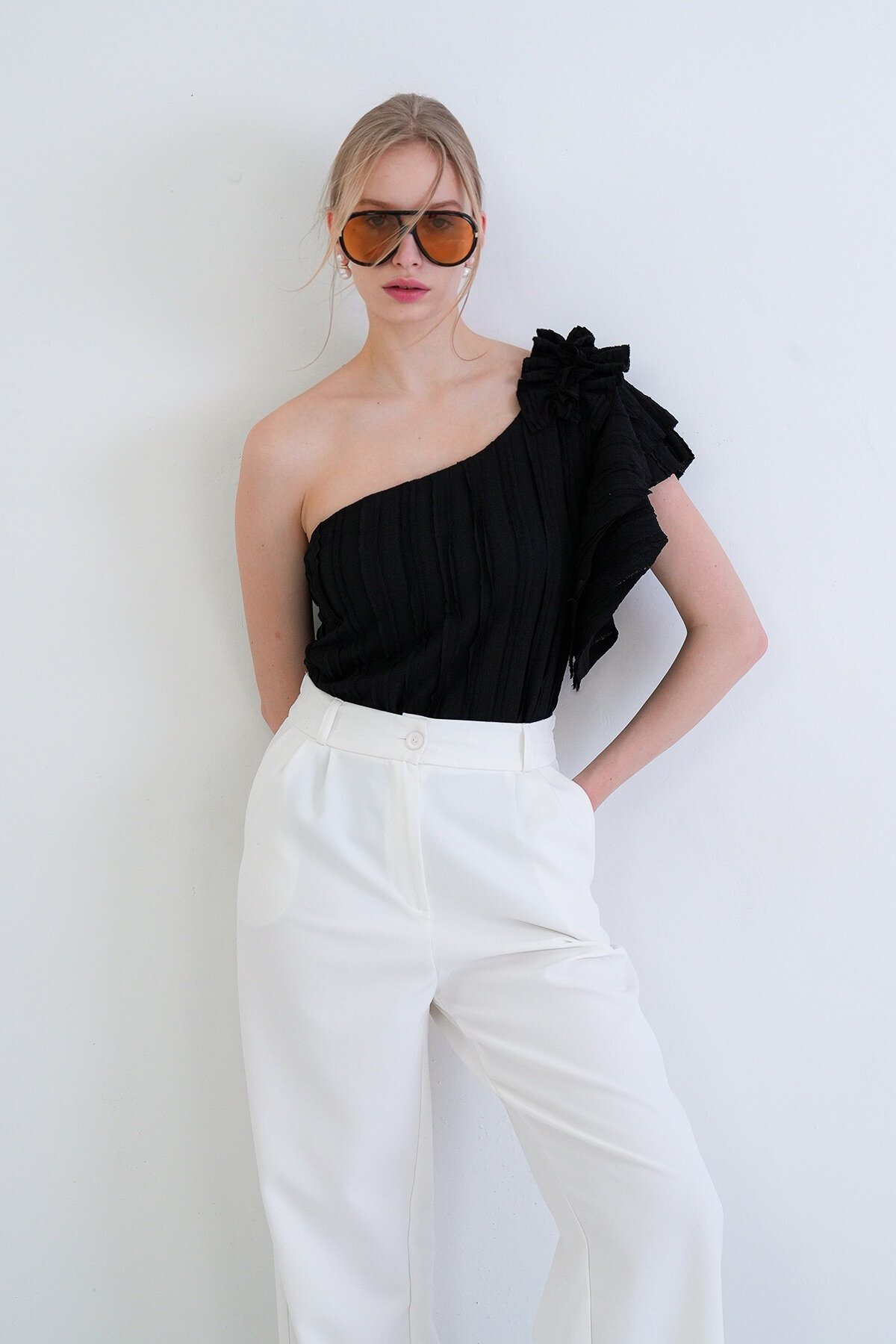 Tek Omuz Detaylı Fırfır Kumaş Bluz Bluz