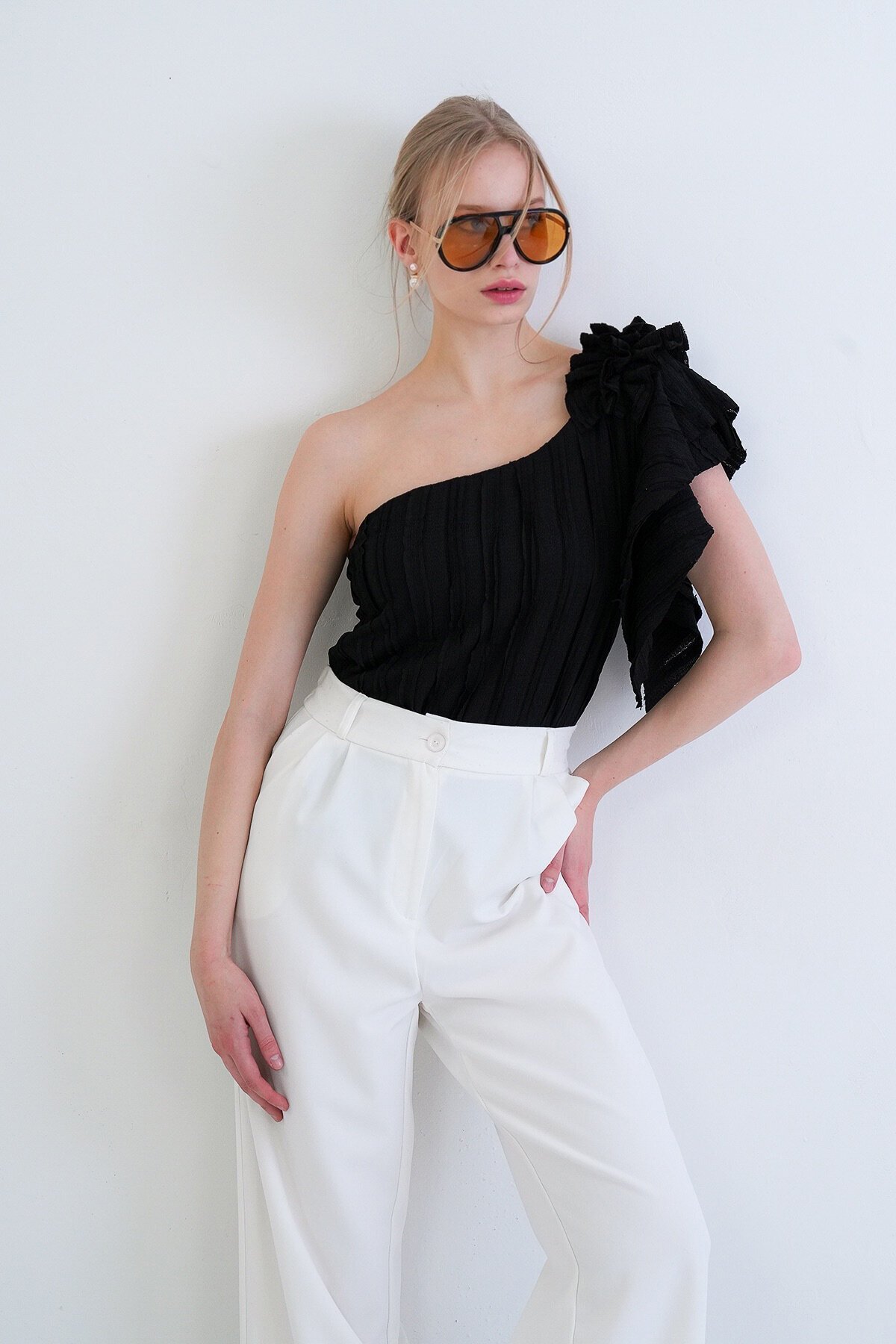 Tek Omuz Detaylı Fırfır Kumaş Bluz Bluz