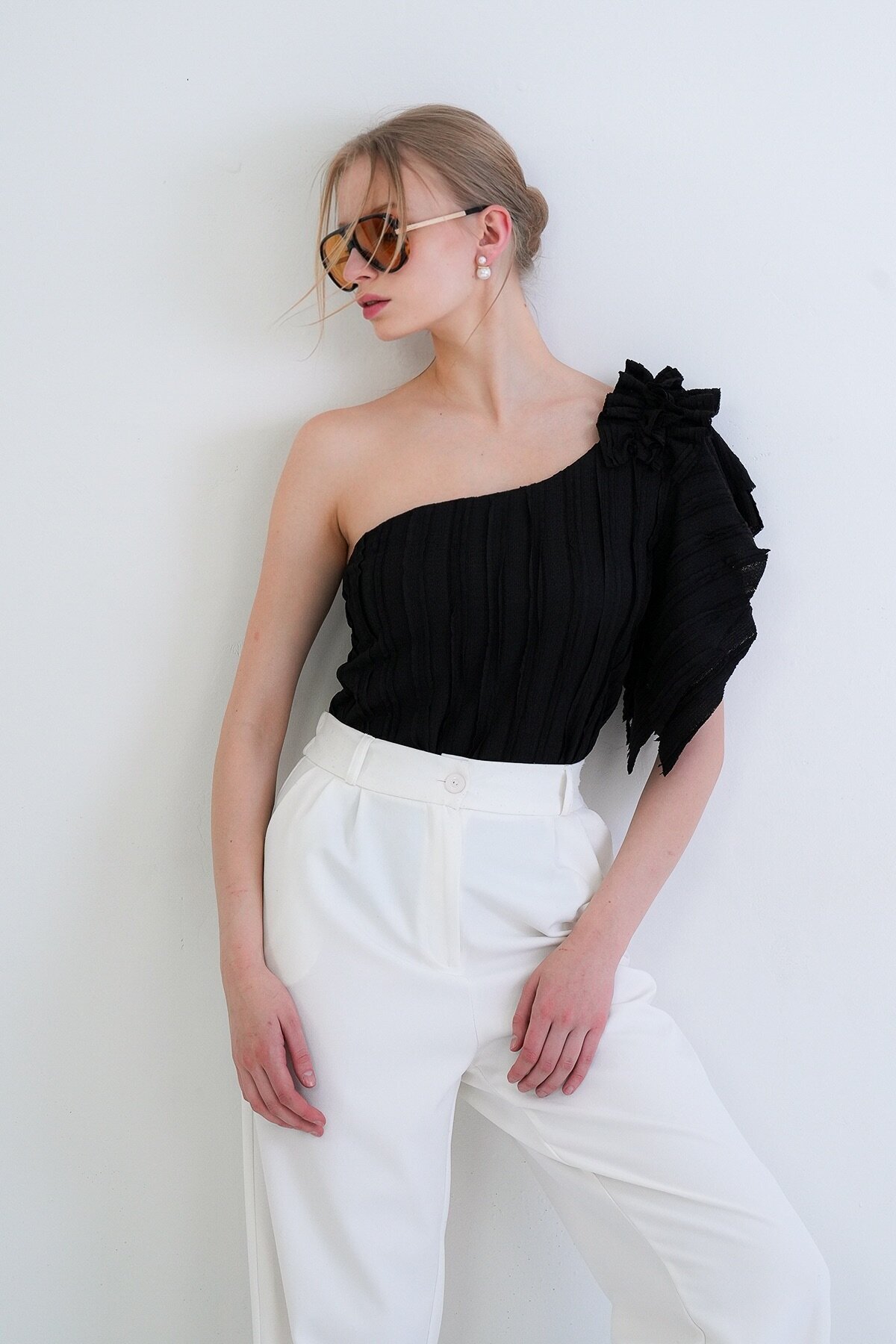 Tek Omuz Detaylı Fırfır Kumaş Bluz Bluz