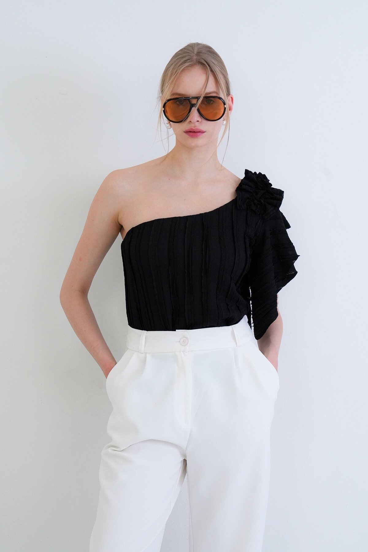 Tek Omuz Detaylı Fırfır Kumaş Bluz Bluz