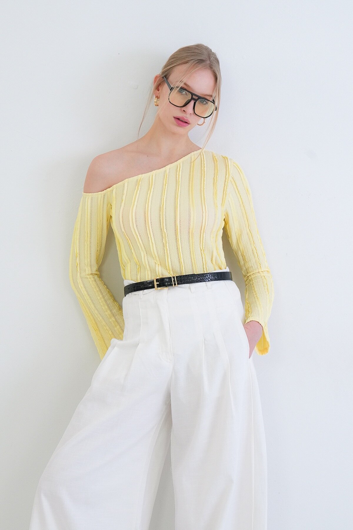 Tek Omuz İspanyol Kol Fırfır Kumaş Bluz