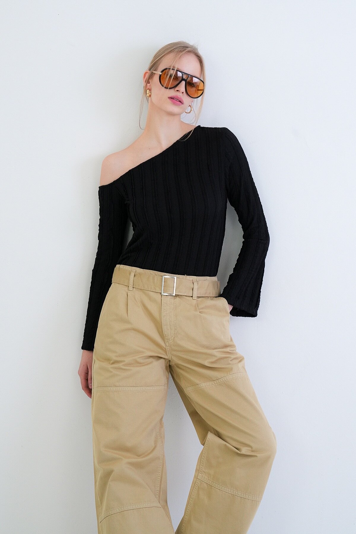 Tek Omuz İspanyol Kol Fırfır Kumaş Bluz