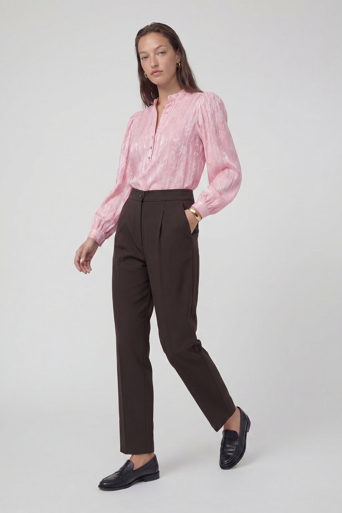 Uzun Kollu Hakim Yaka Gömlek