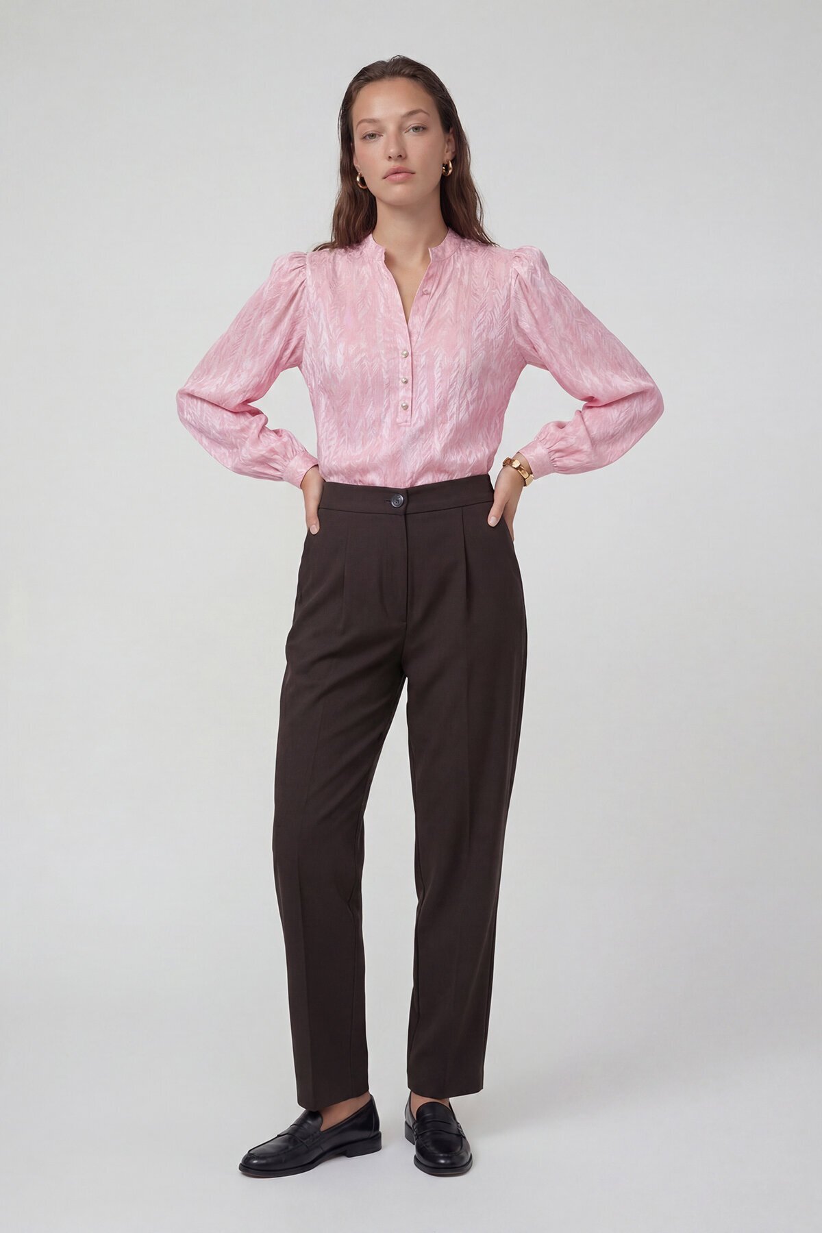 Uzun Kollu Hakim Yaka Gömlek