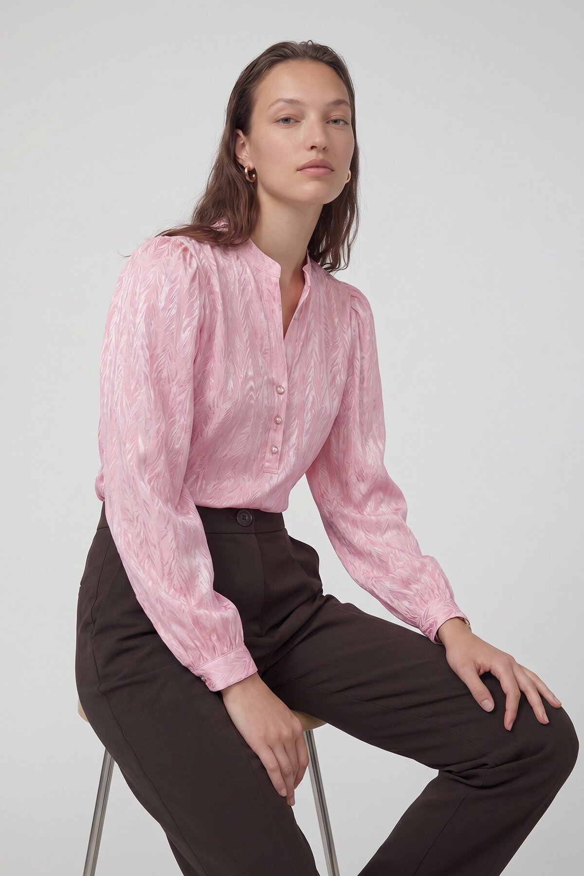 Uzun Kollu Hakim Yaka Gömlek