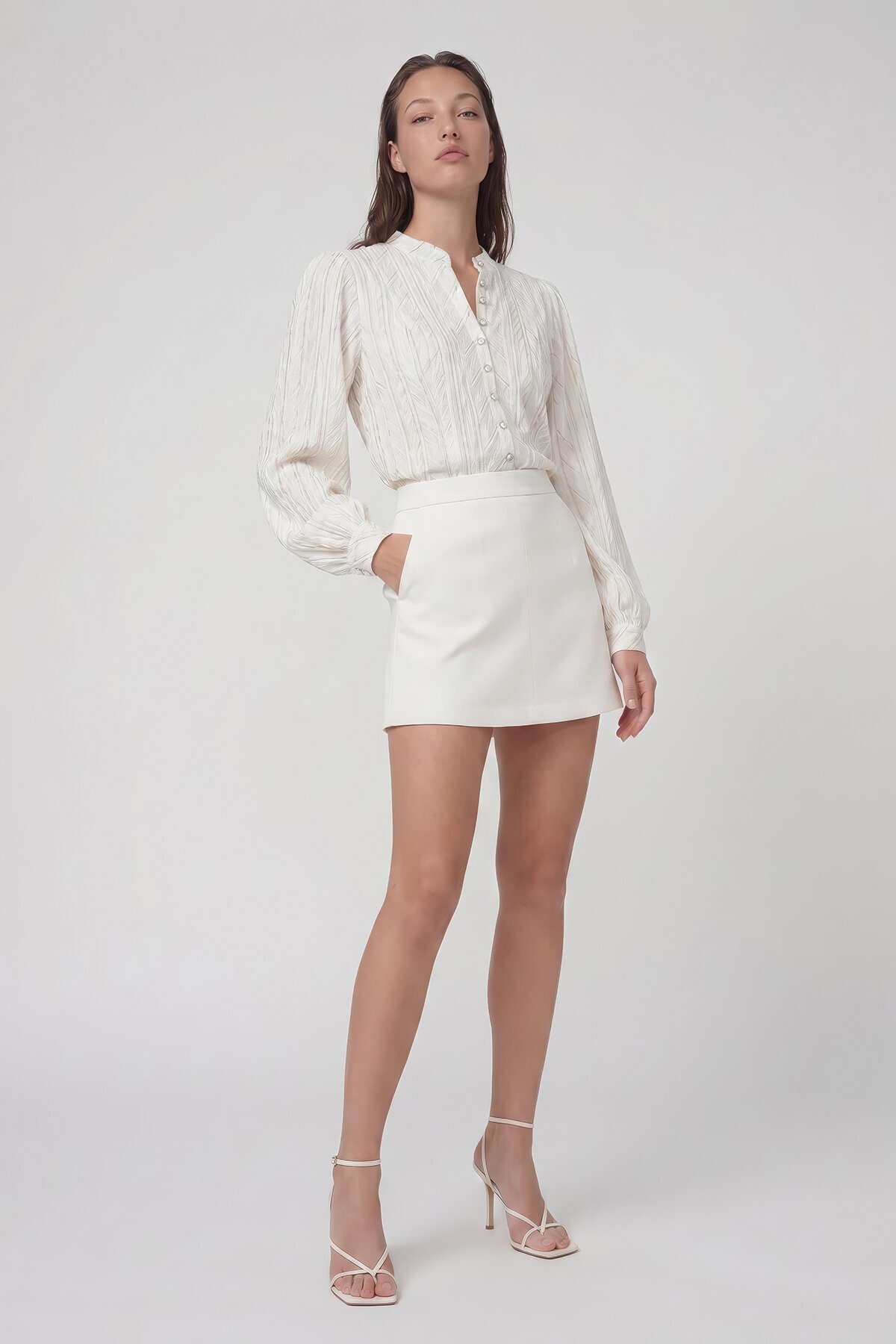 Uzun Kollu Hakim Yaka Gömlek