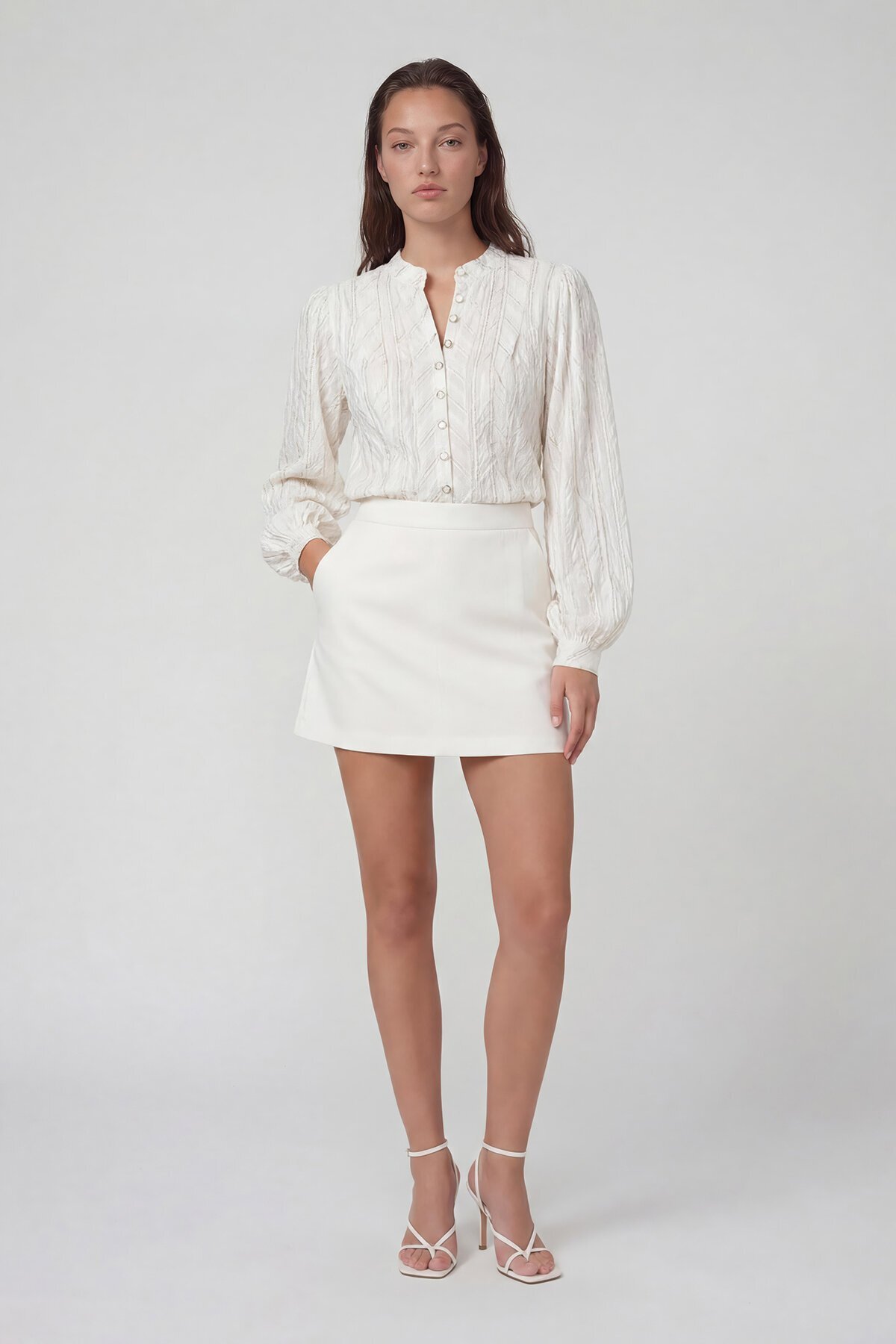 Uzun Kollu Hakim Yaka Gömlek