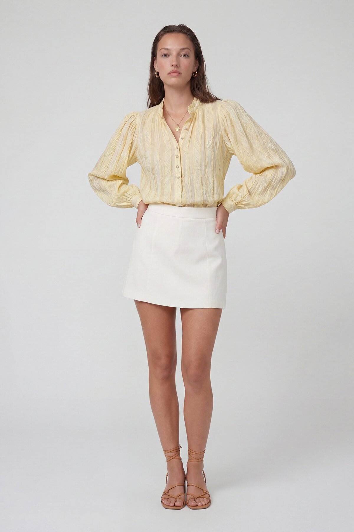 Uzun Kollu Hakim Yaka Gömlek