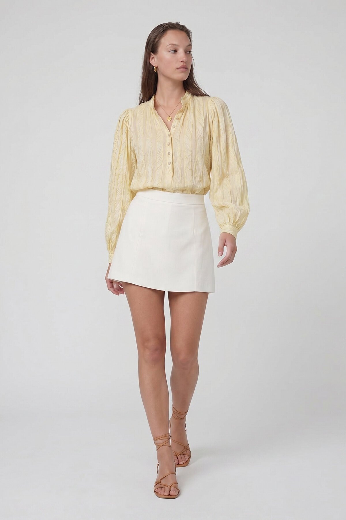 Uzun Kollu Hakim Yaka Gömlek