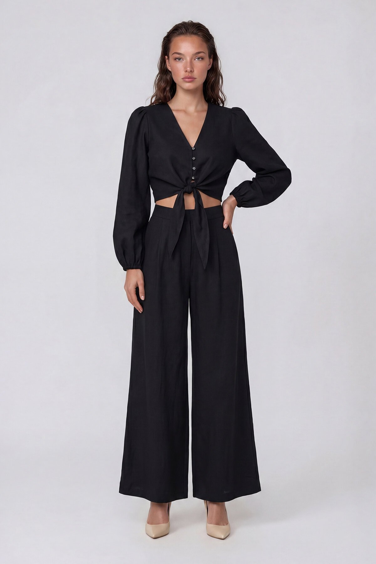 V Yaka Bağlama Detaylı Crop Bluz Ve Bol Paça Pantolon Takım