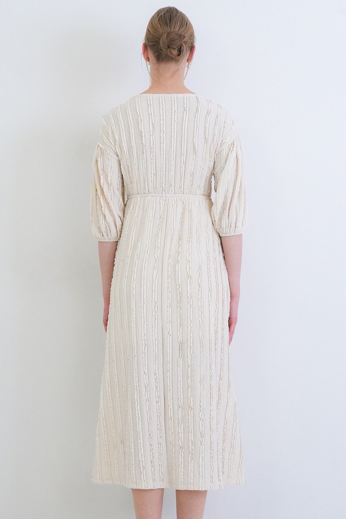 V Yaka Bağlama Detaylı Fırfır Kumaş Maxi Boy Elbise