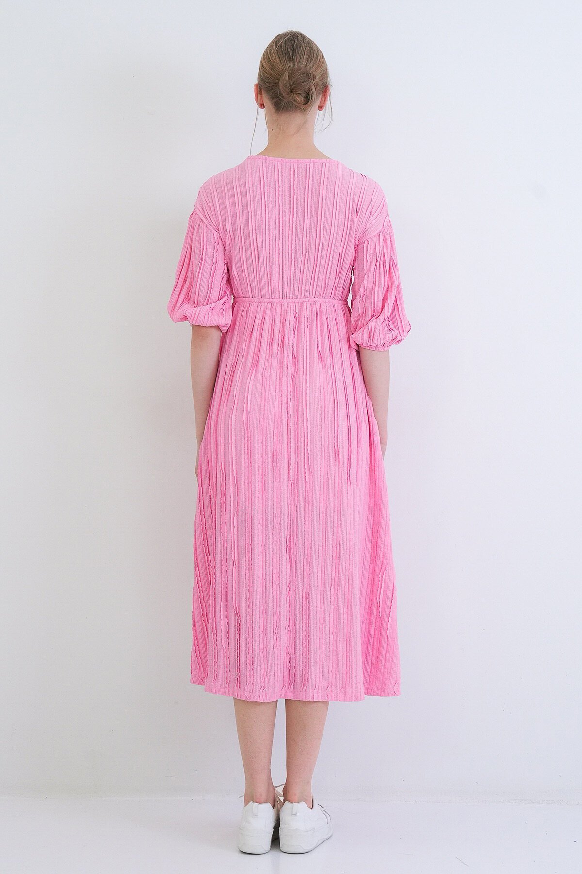 V Yaka Bağlama Detaylı Fırfır Kumaş Maxi Boy Elbise