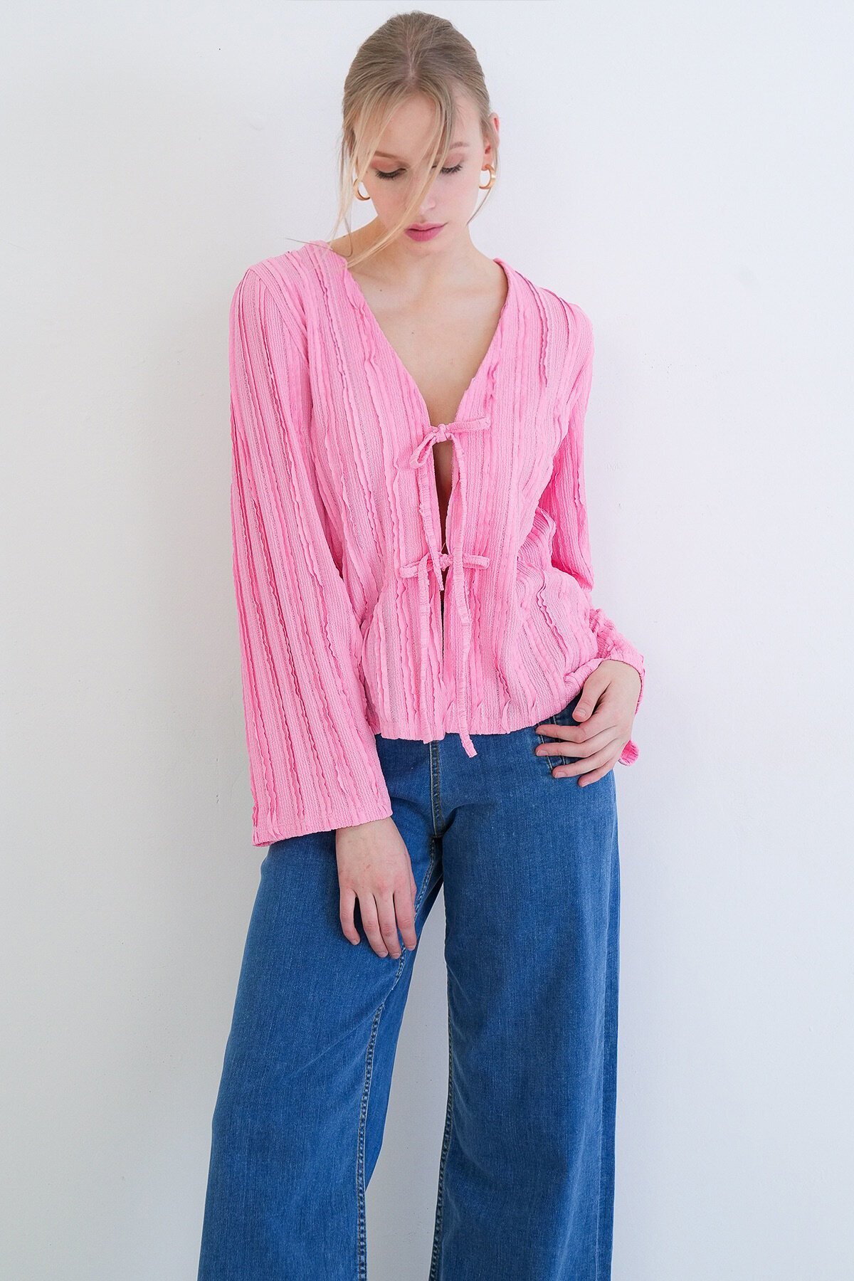 V Yaka Bağlama Detaylı Fırfır Kumaş Örme Bluz