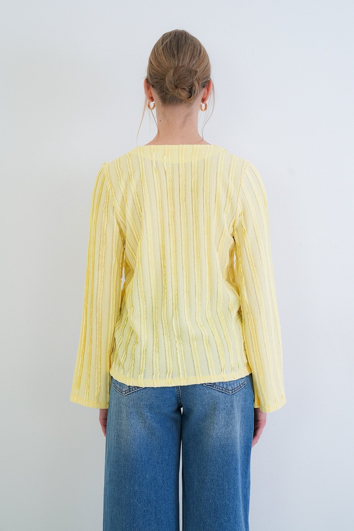 V Yaka Bağlama Detaylı Fırfır Kumaş Örme Bluz