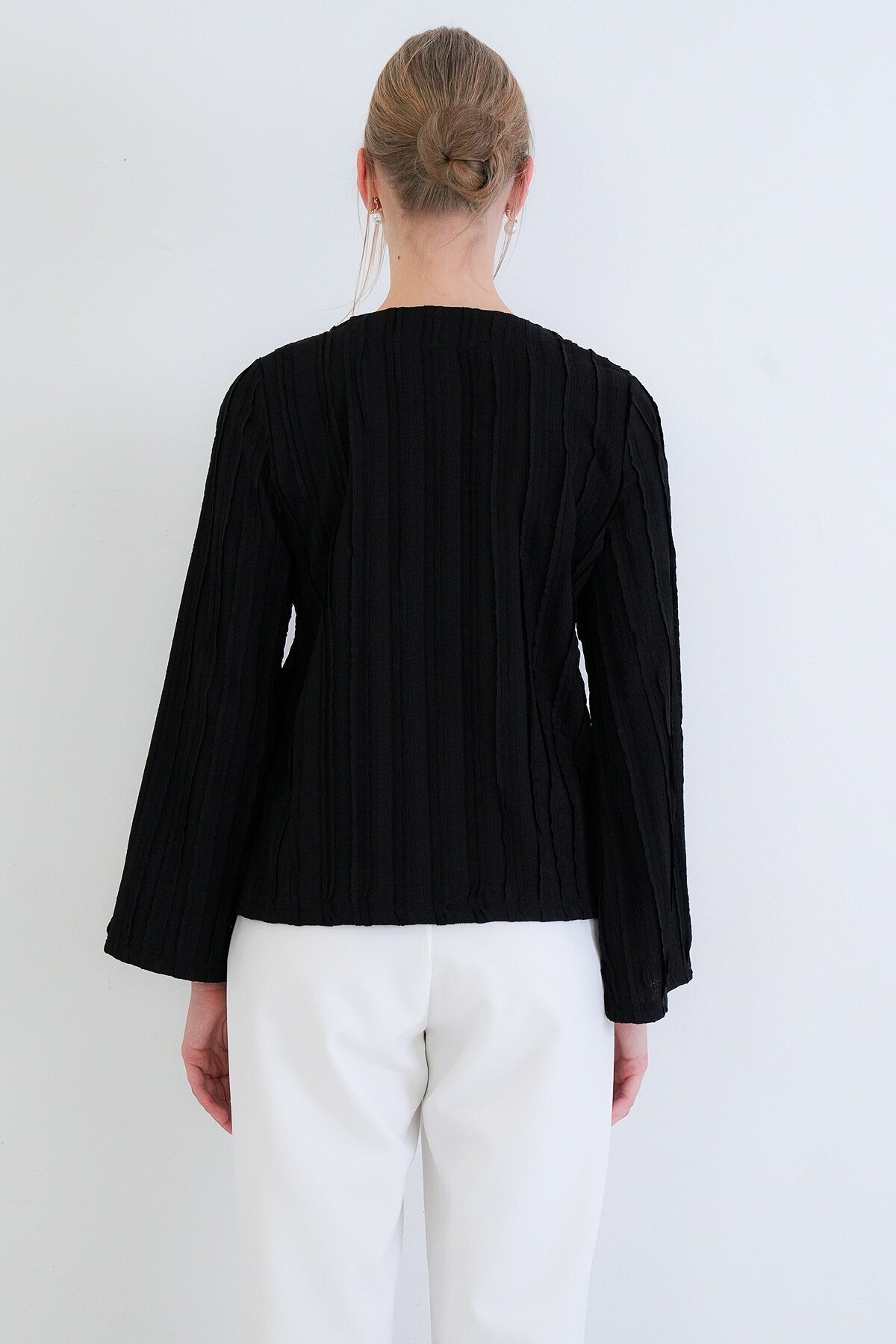 V Yaka Bağlama Detaylı Fırfır Kumaş Örme Bluz