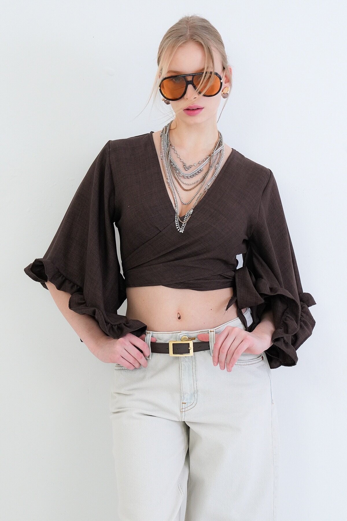 V Yaka Bağlama Detaylı Kolları Fırfırlı Sofia Keten Bluz