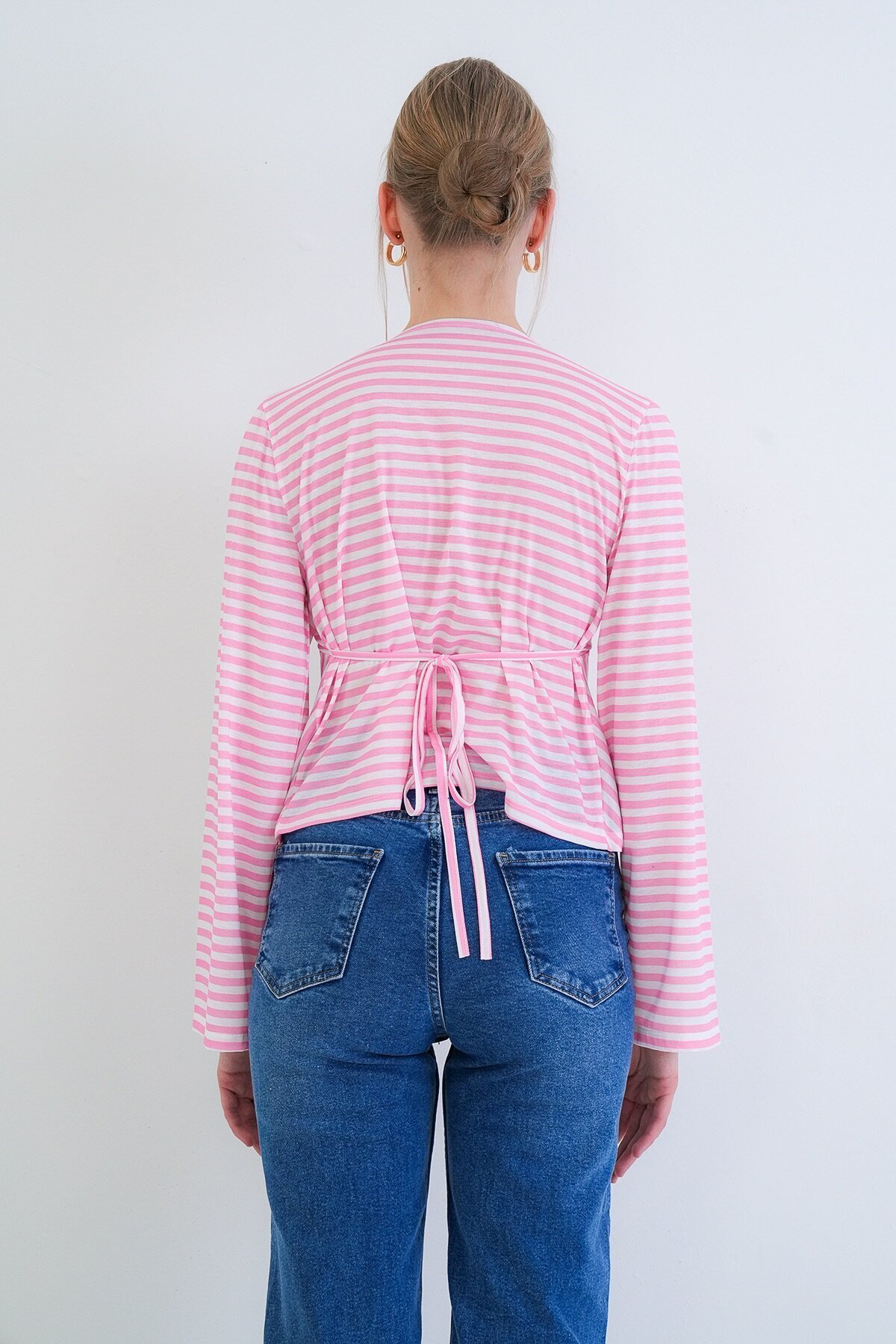 V Yaka Burgu Ve Yırtmaç Detaylı Pamuklu Bluz