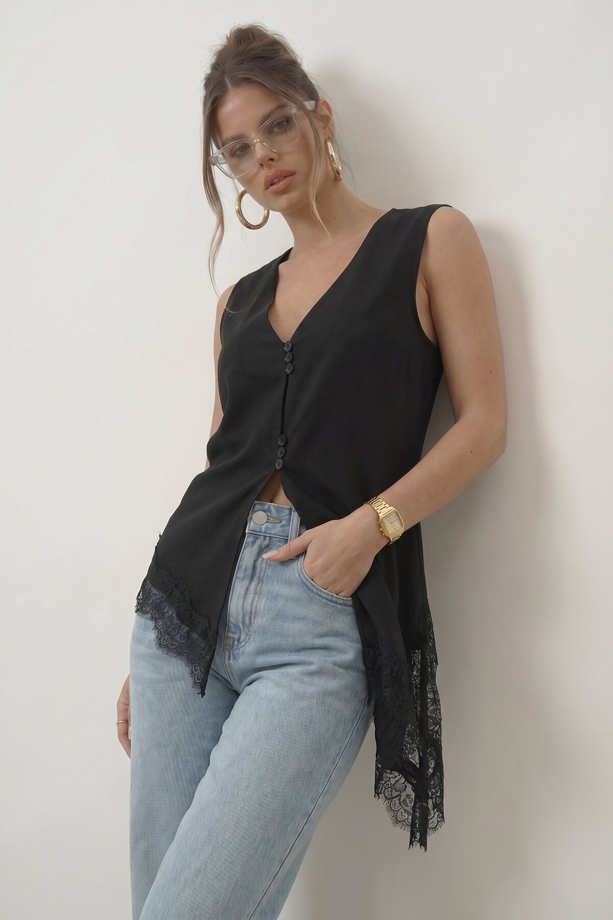 V Yaka Dantel Detaylı Asimetrik Yelek