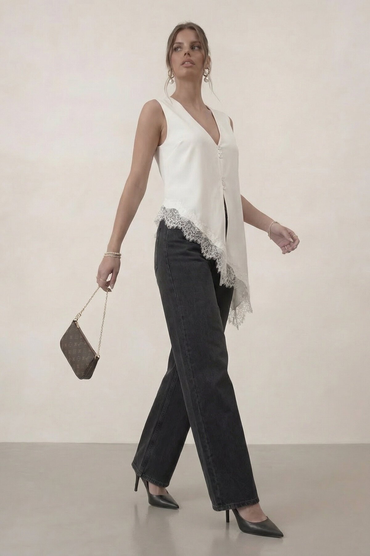 V Yaka Dantel Detaylı Asimetrik Yelek