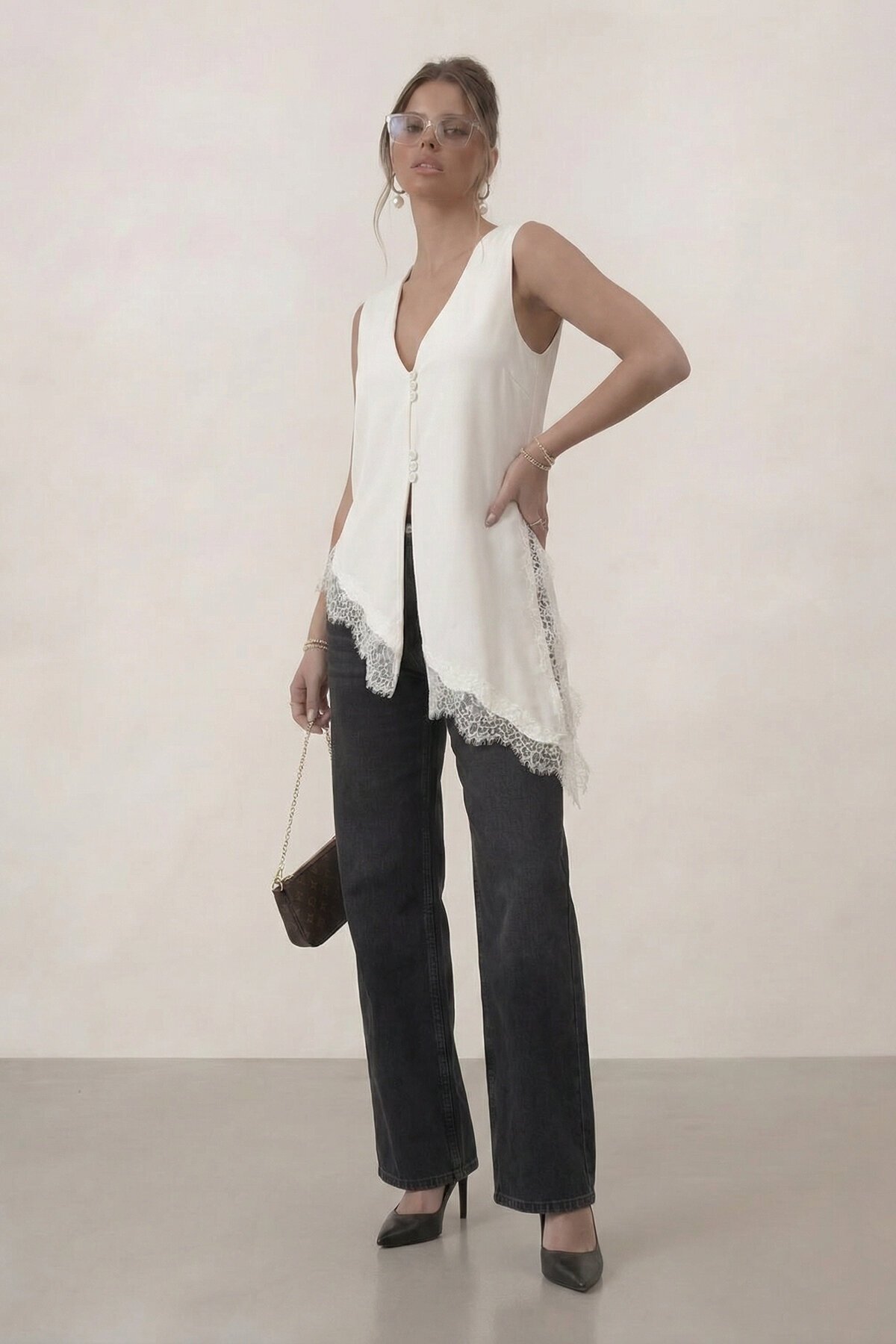 V Yaka Dantel Detaylı Asimetrik Yelek