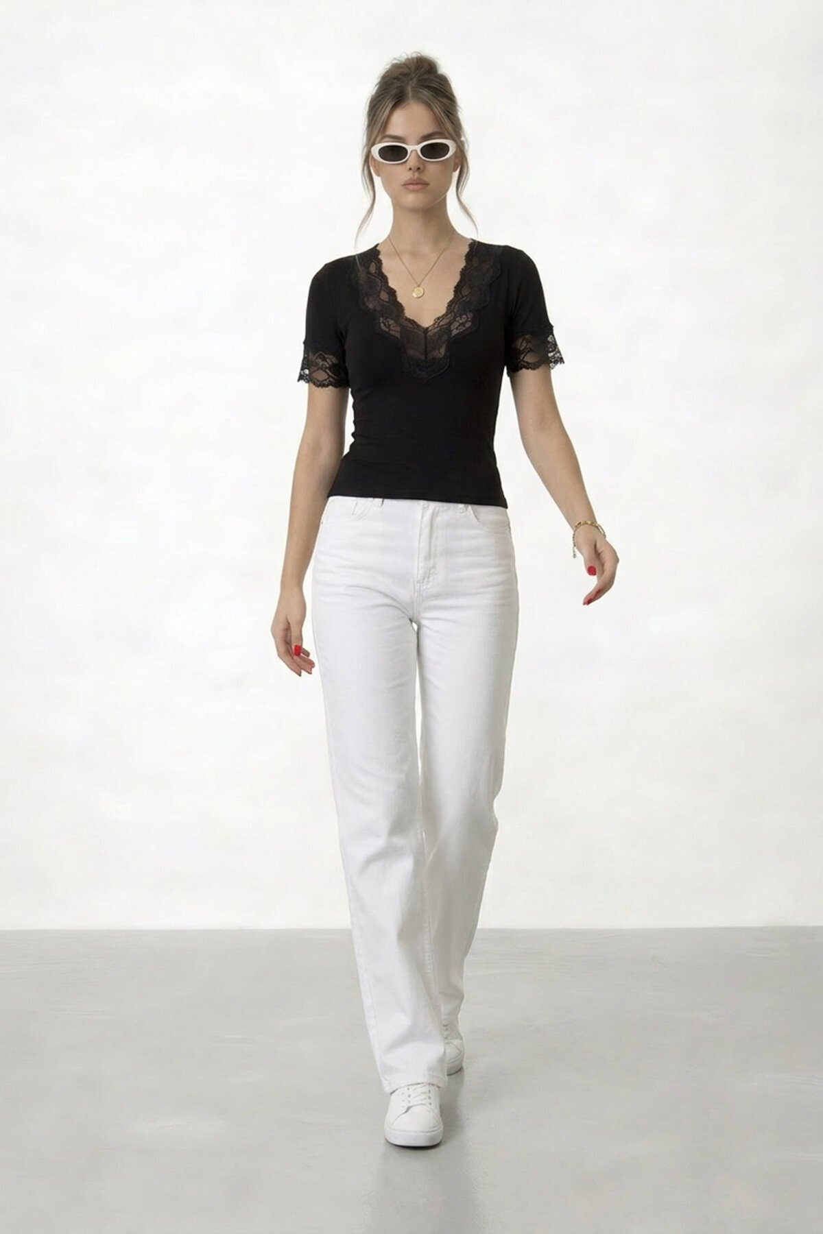 V Yaka Dantel Detaylı Bluz