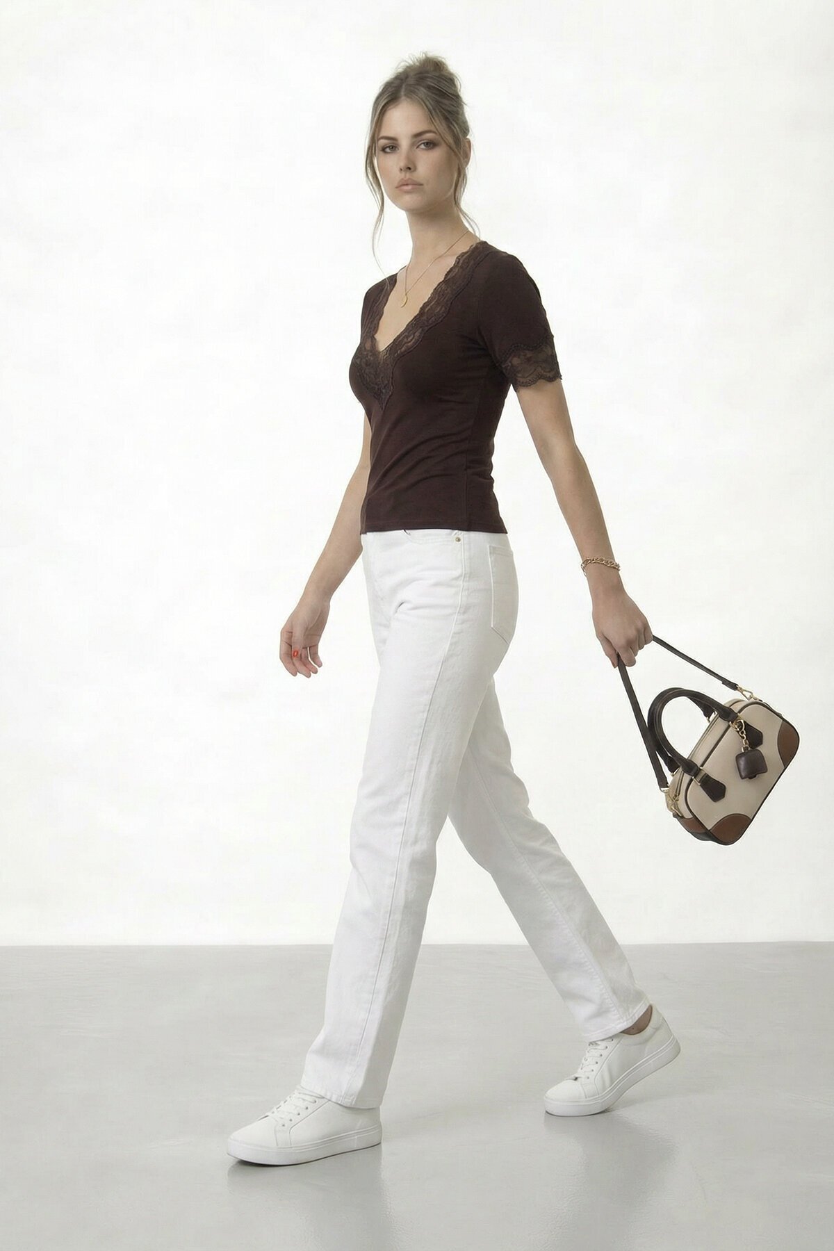 V Yaka Dantel Detaylı Bluz