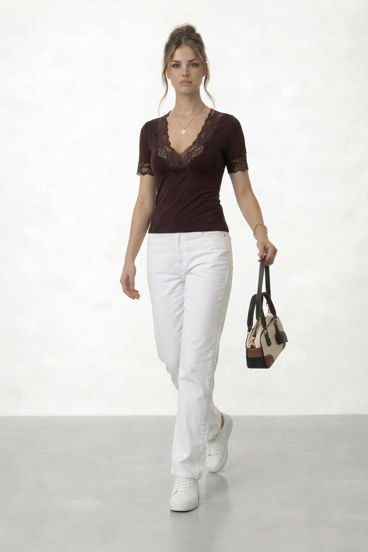 V Yaka Dantel Detaylı Bluz