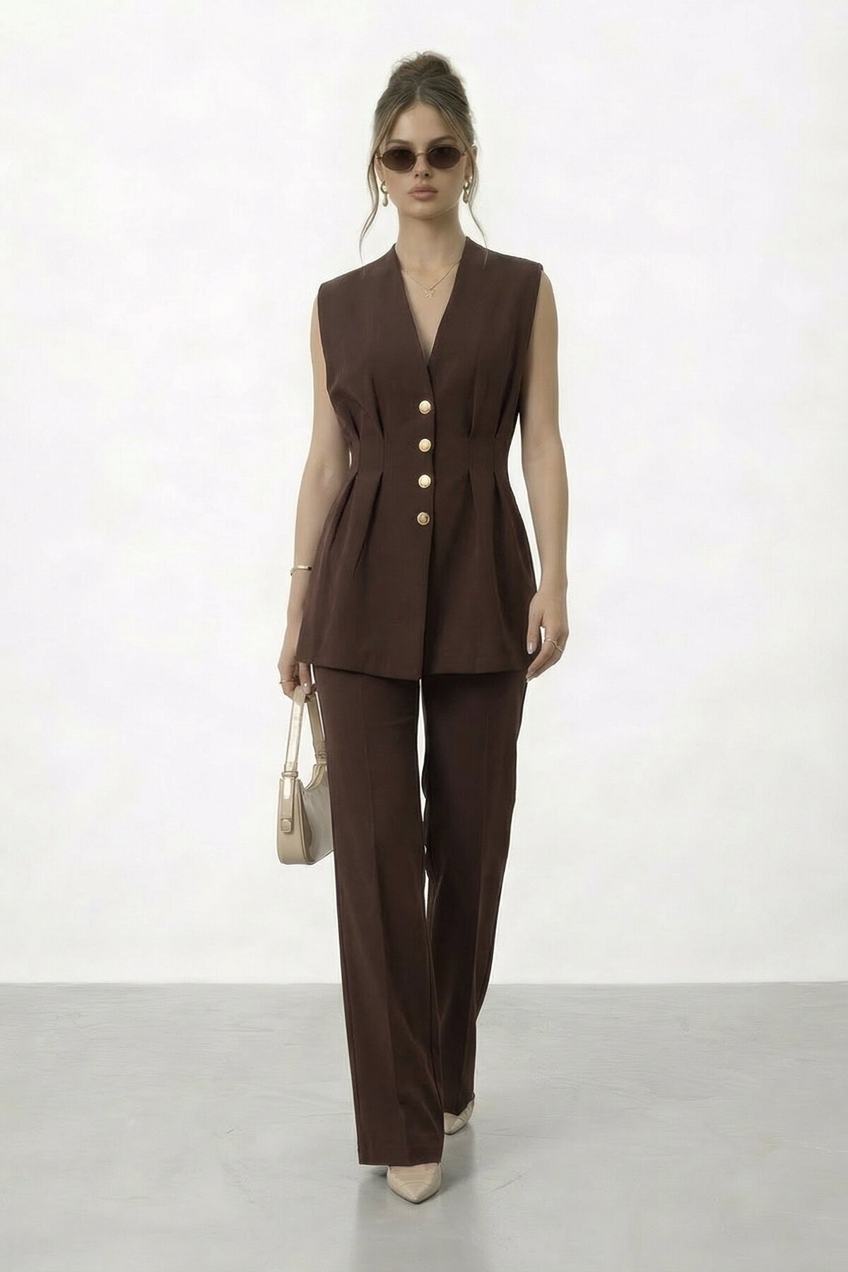 V Yaka Düğme Detaylı Kolsuz Takım