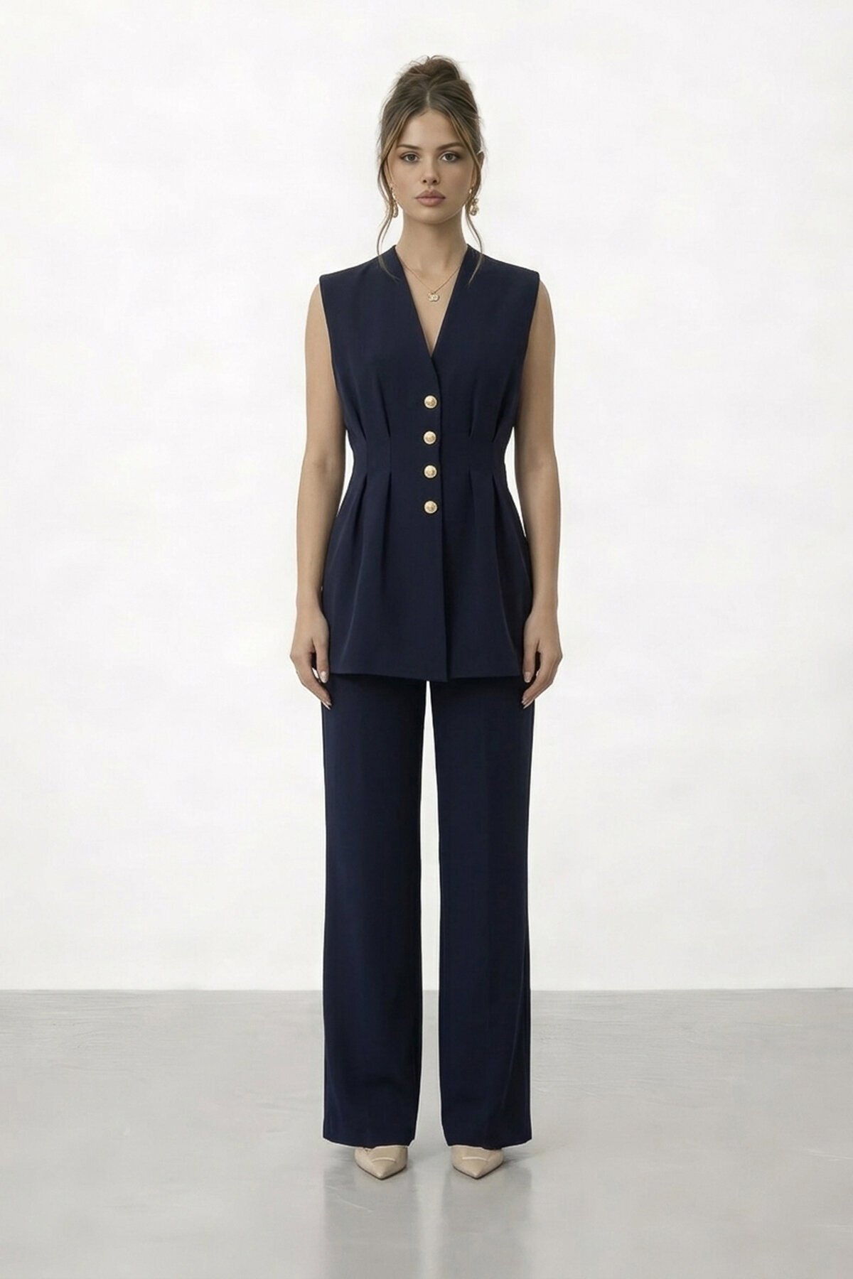 V Yaka Düğme Detaylı Kolsuz Takım