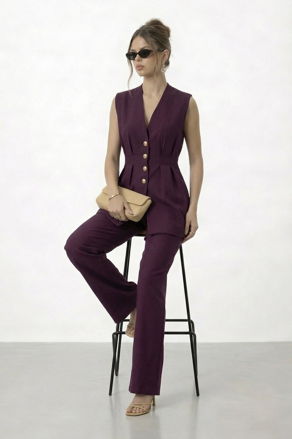 V Yaka Düğme Detaylı Kolsuz Takım