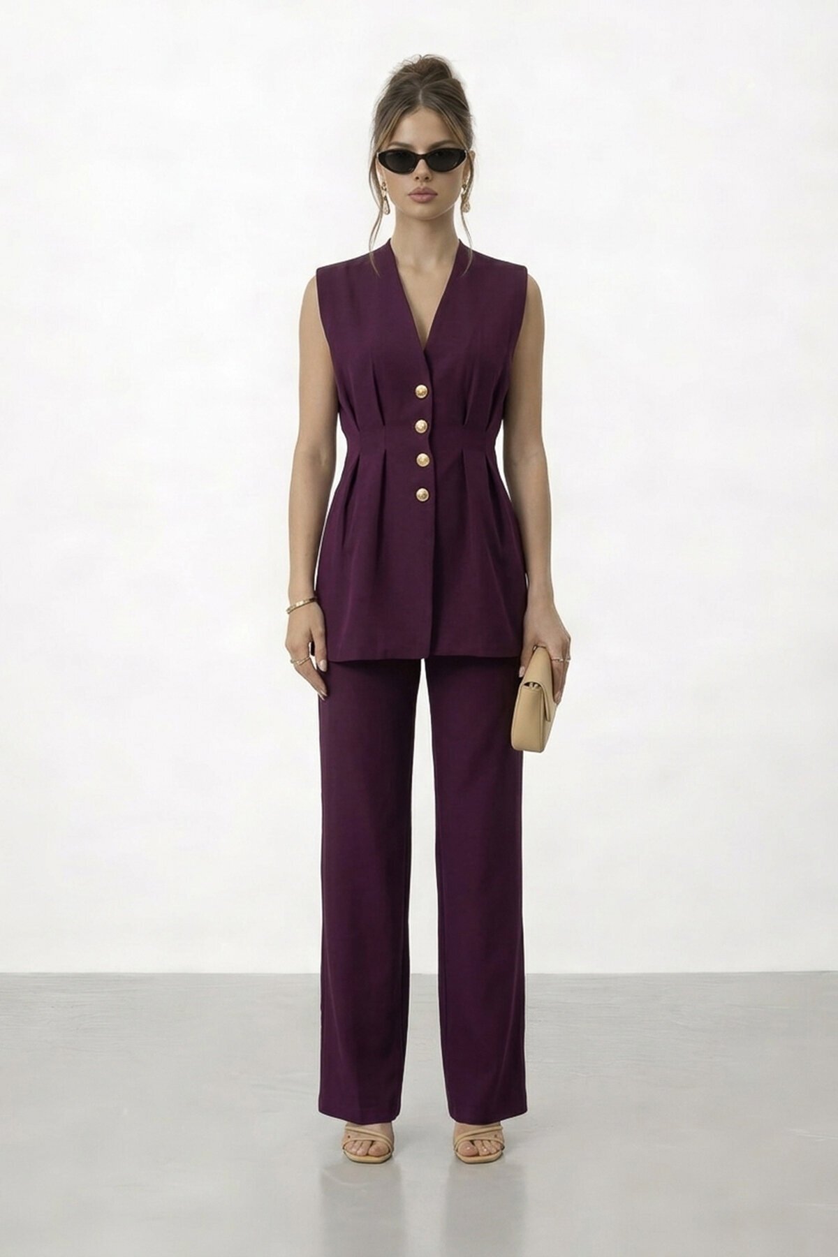 V Yaka Düğme Detaylı Kolsuz Takım