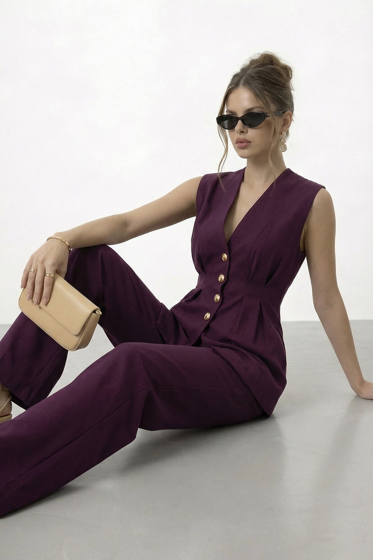 V Yaka Düğme Detaylı Kolsuz Takım