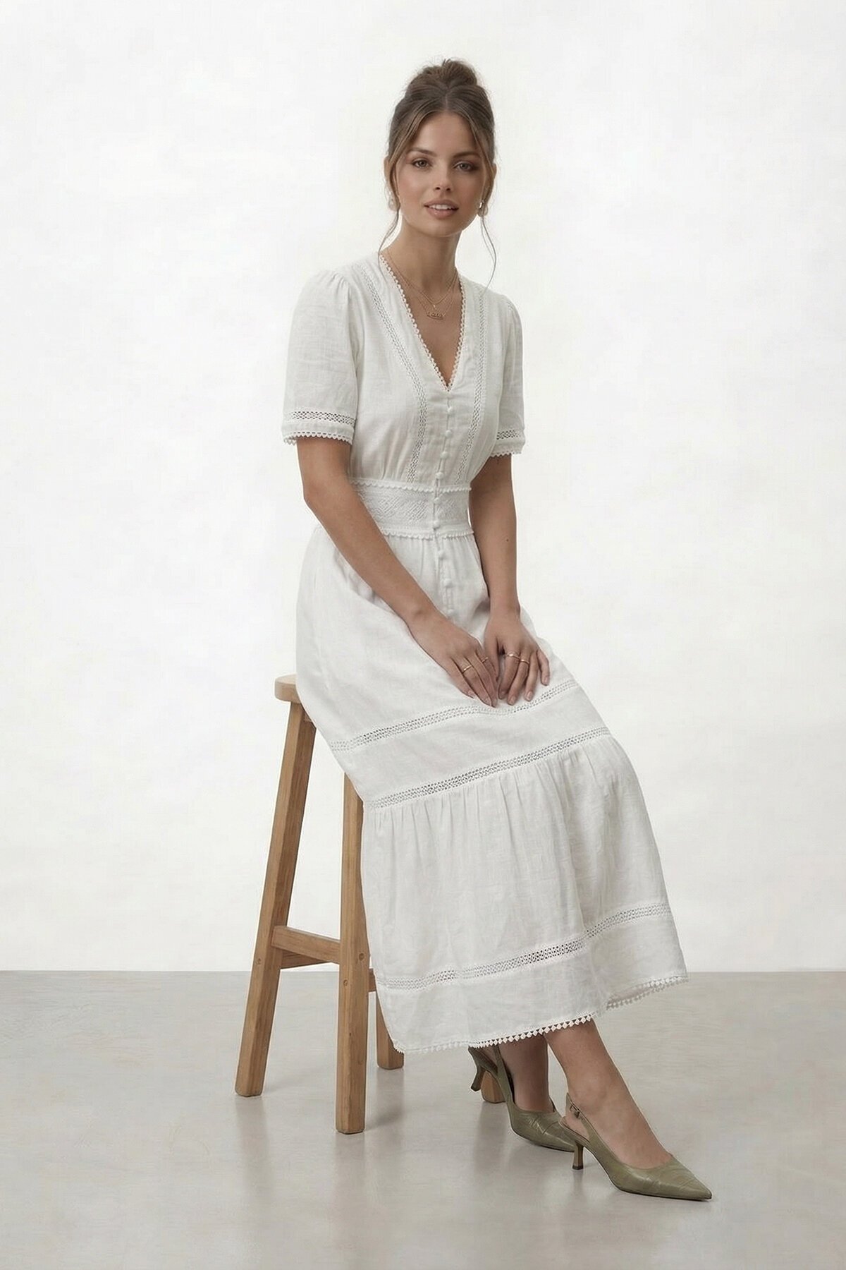 V Yaka Düğmeli Katlı Midi Elbise