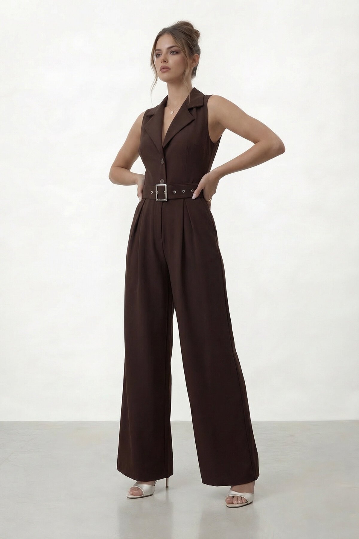 V  Yaka Düğmeli Kemerli Geniş Paça Tulum