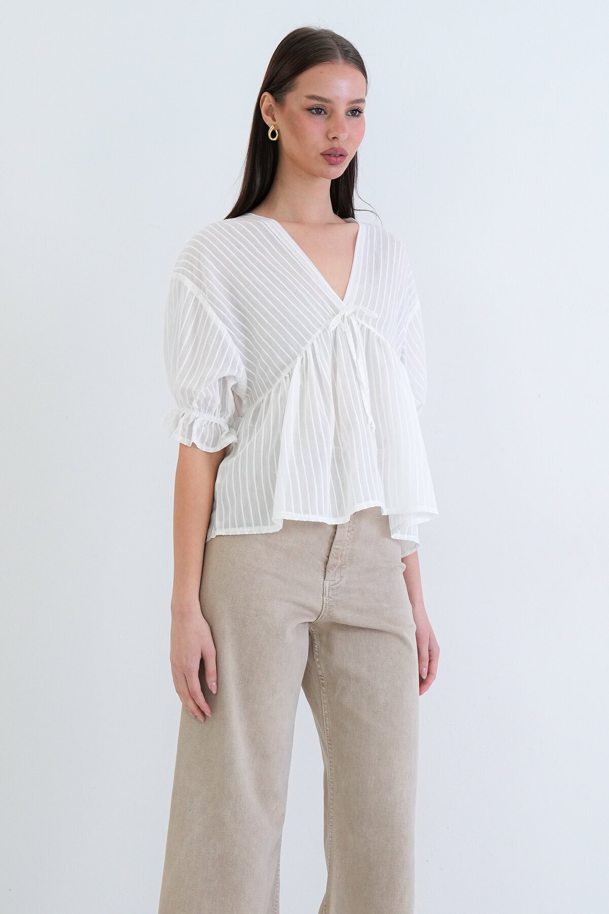 V Yaka Fırfırlı Bluz