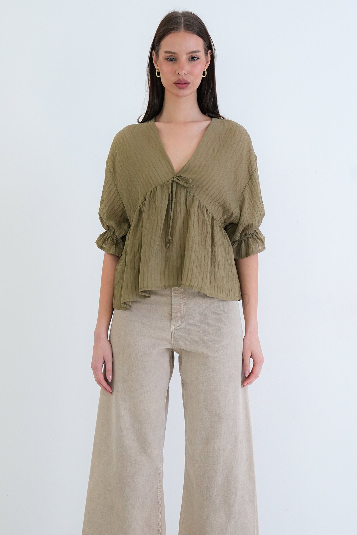 V Yaka Fırfırlı Bluz