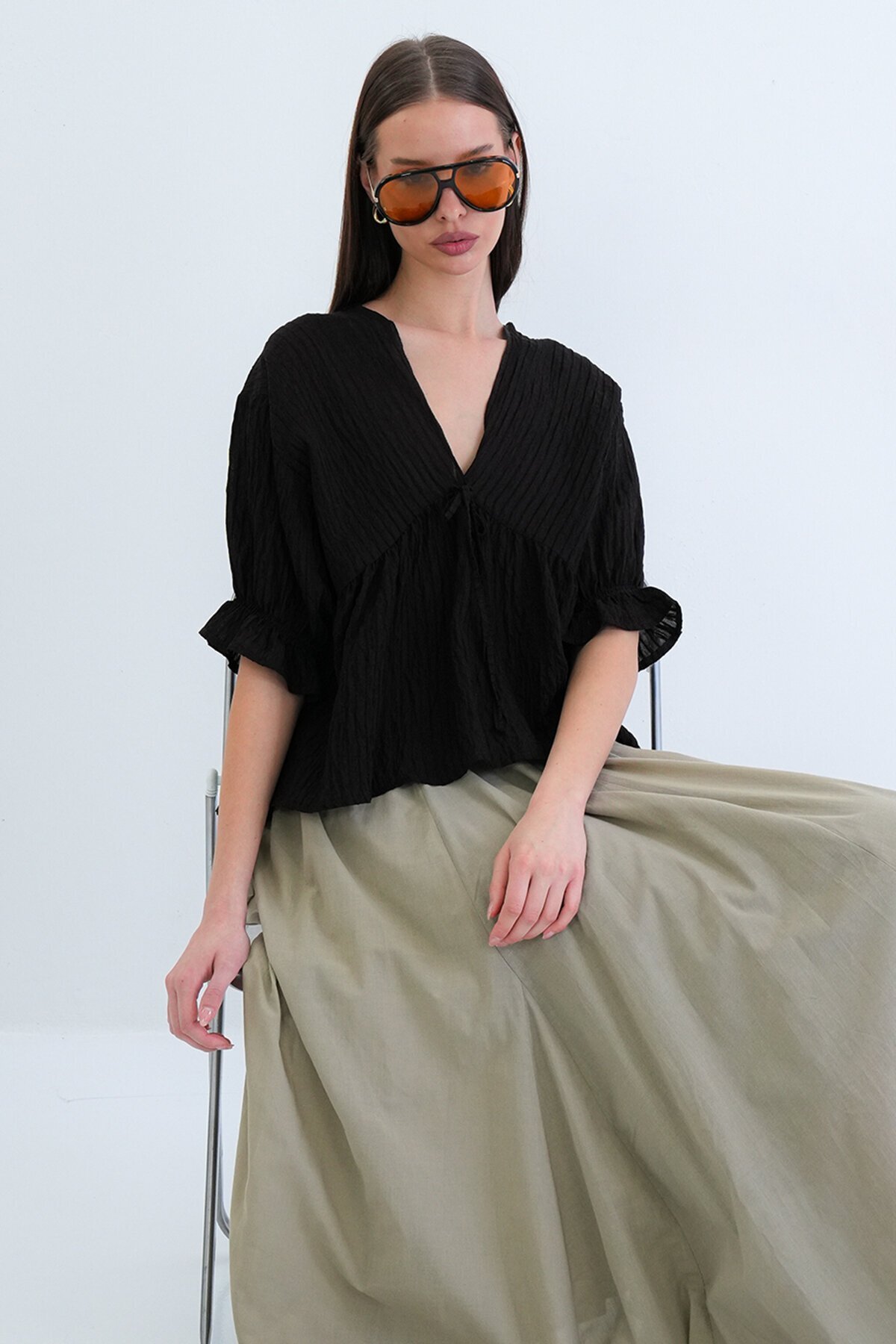 V Yaka Fırfırlı Bluz