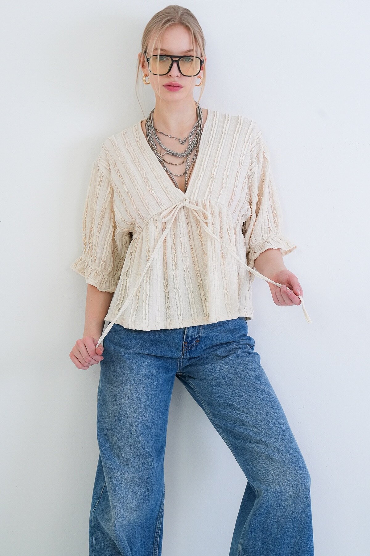 V Yaka Truvakar Kol Lastikli Fırfır Kumaş Bluz