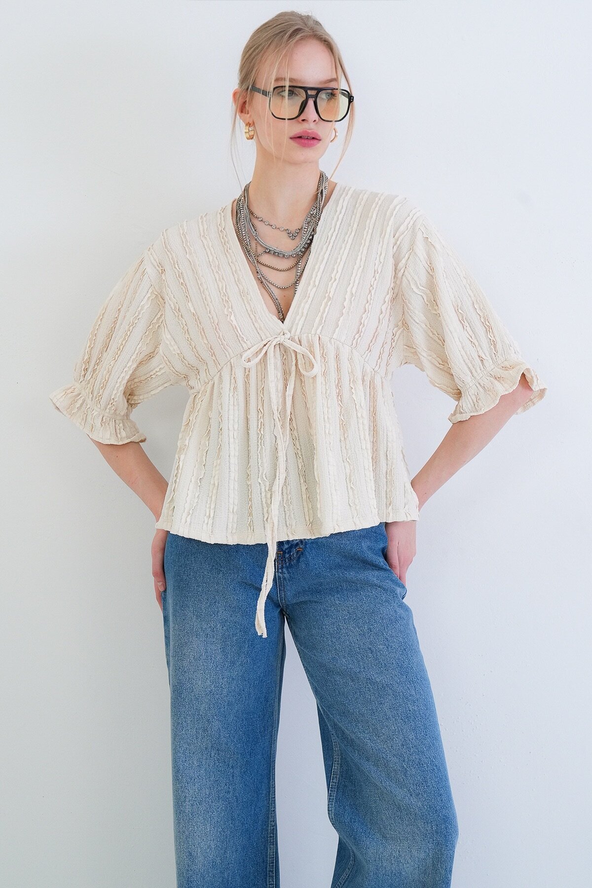 V Yaka Truvakar Kol Lastikli Fırfır Kumaş Bluz