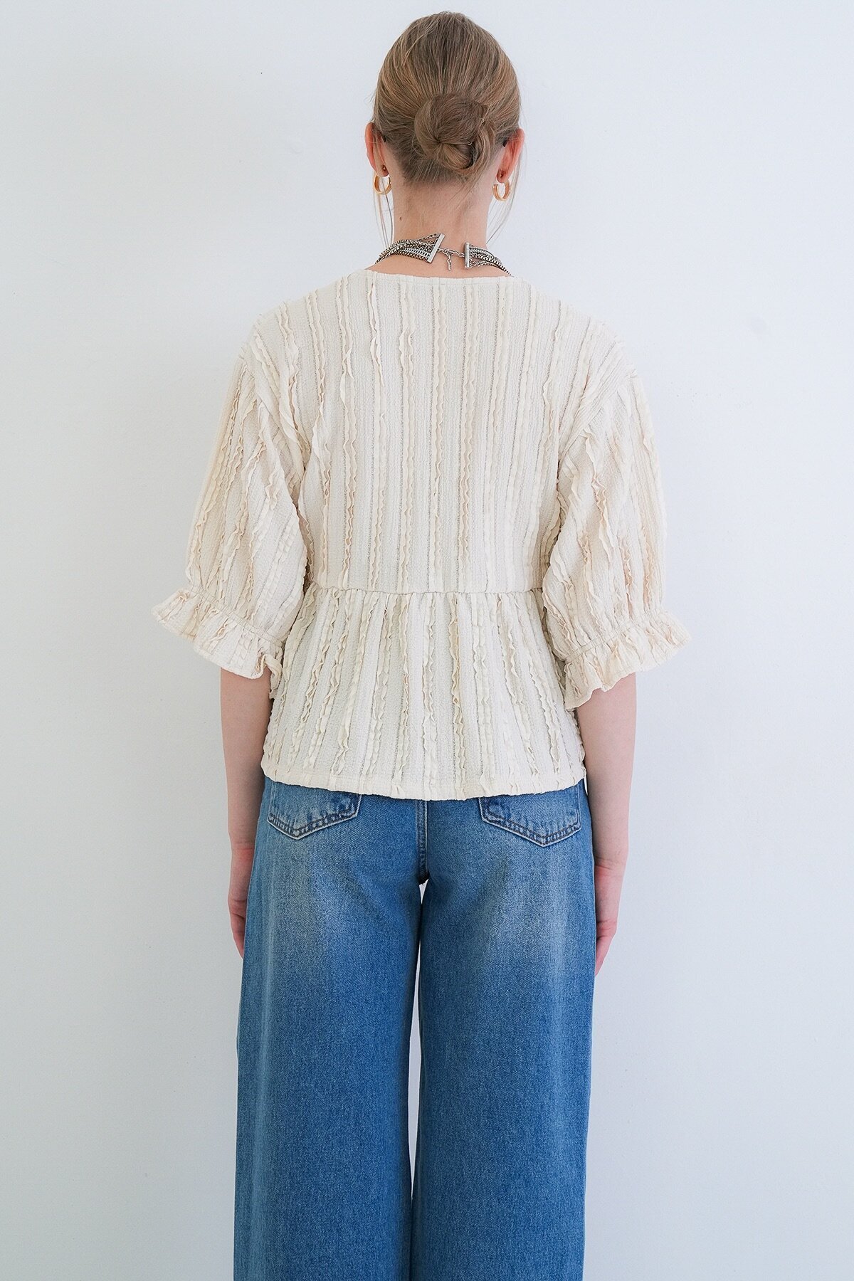 V Yaka Truvakar Kol Lastikli Fırfır Kumaş Bluz