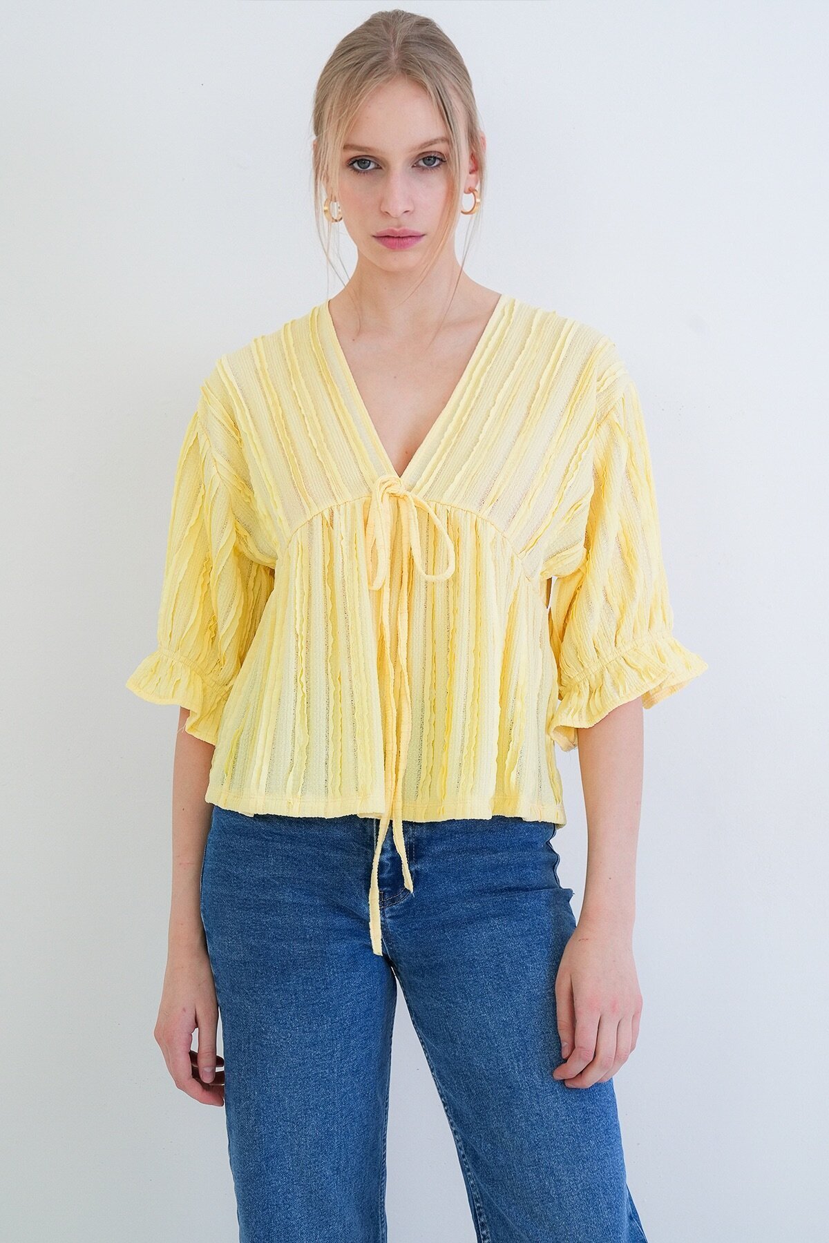 V Yaka Truvakar Kol Lastikli Fırfır Kumaş Bluz