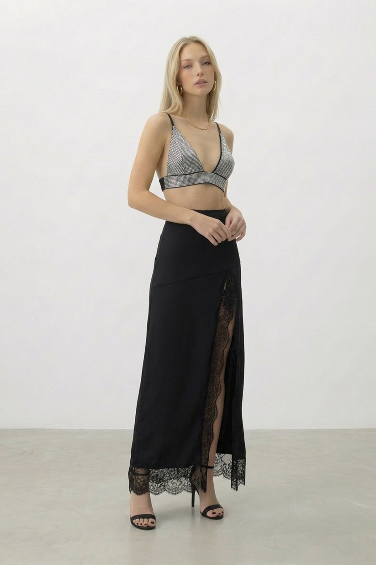 Yırtmaç Detaylı Dantel Detaylı Midi Etek