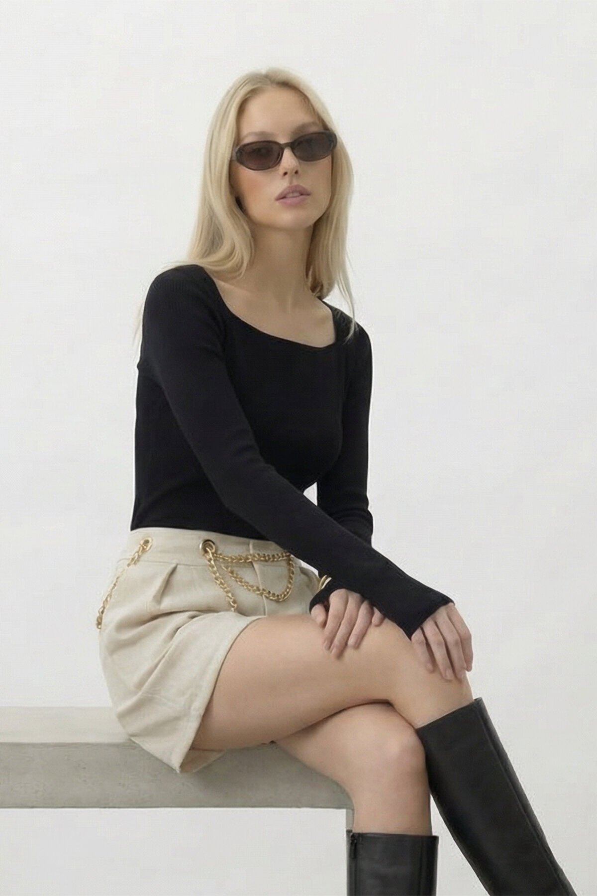 Zincir Detaylı Yüksek Bel Mini Şort